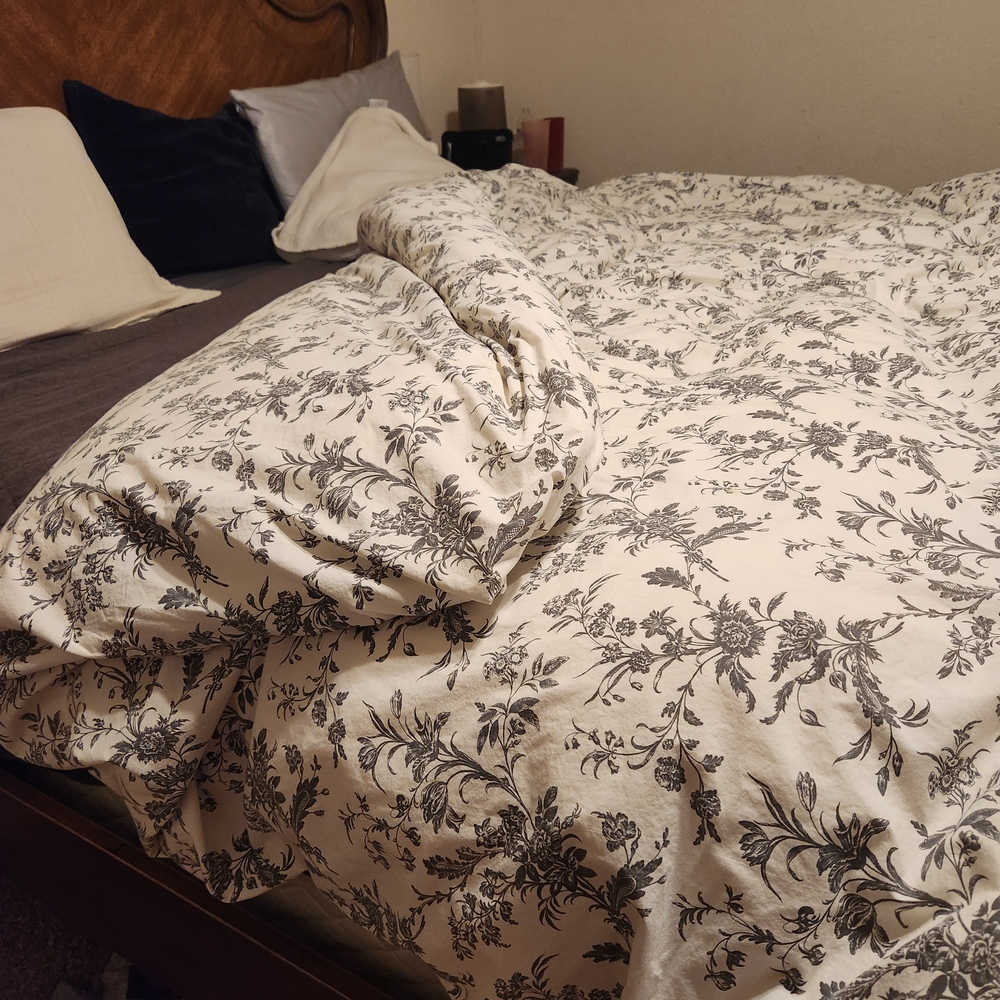 IKEA Black and White Floral Duvet Cover And HONSBAR Down Insert.
